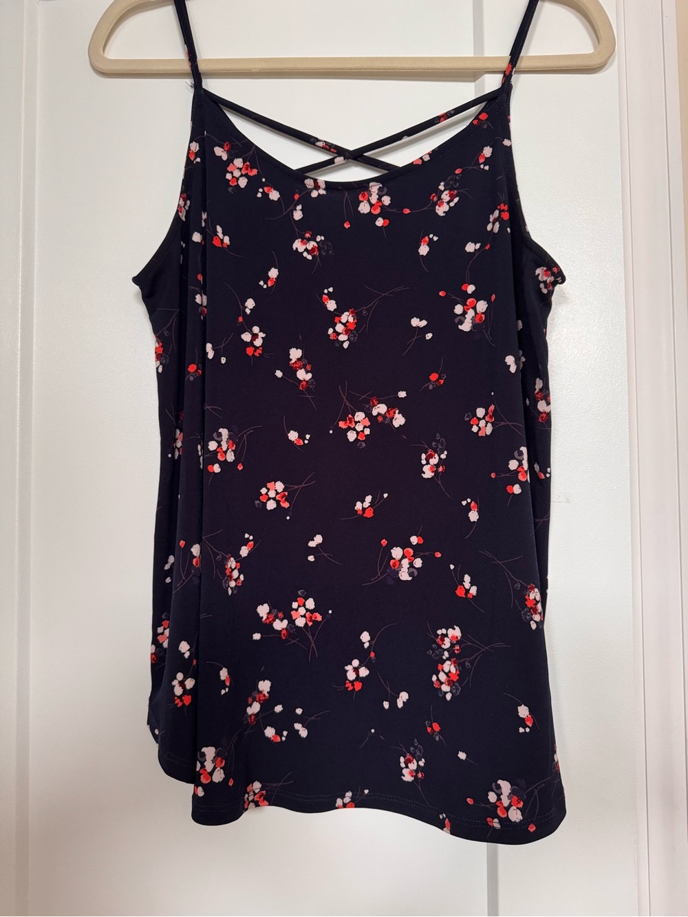 Kaileigh Navy Floral Print Top with Coral/red and White Accents Sz L strappy EUC